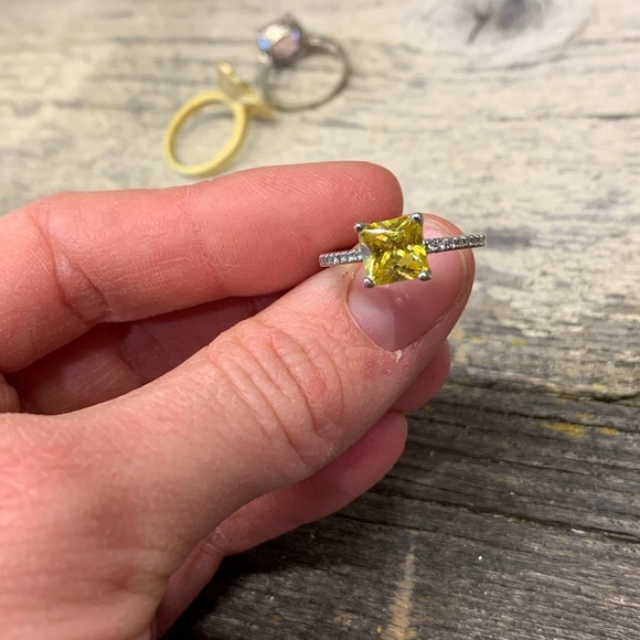 4 Ring Bundle - Picture 4 of 7